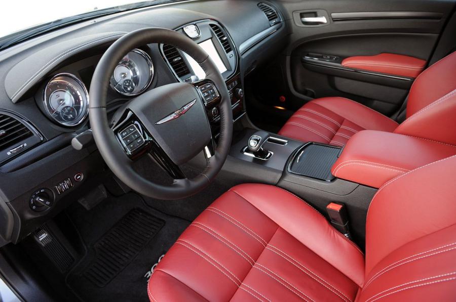 Chrysler 300C S 2012 года  (фото 24 из 46)
